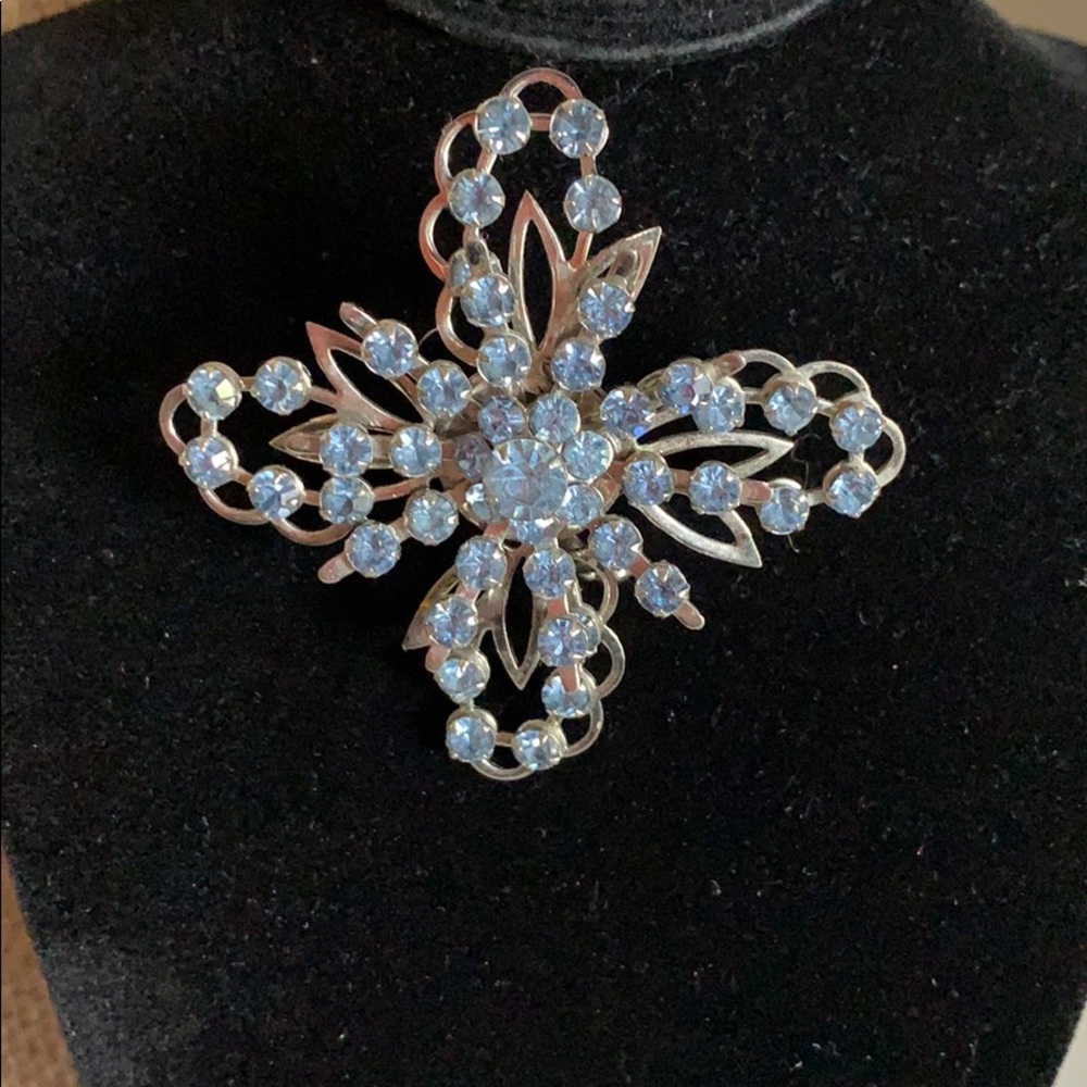 Vintage 4 Point Silver and Blue Stone Brooch -